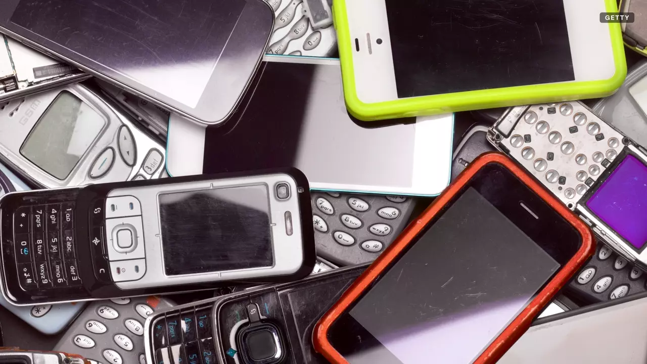 Give Your Old Phone a Second Life: The Right Way to Recycle and Reuse It